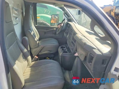 Zdjęcie 11 z 14 samochodu: 2022 GMC SAVANA BOX TRUCK VIN:7GZ37TC74NN011826 - miniatura