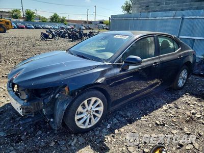 2024 TOYOTA CAMRY LE 4T1C11AK4RU844351 - główne zdjęcie licytacji z USA - miniatura