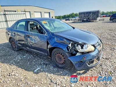Czwarte zdjęcie samochodu z boku: 2005 VOLKSWAGEN NEW JETTA 2.5 VIN:3VWRF71K45M620673 - miniatura