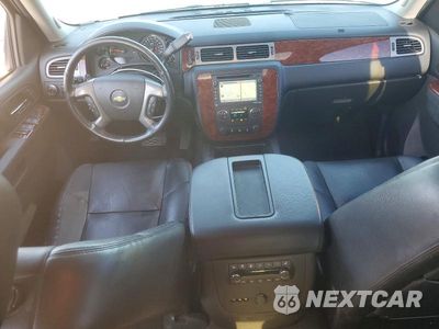 Zdjęcie 8 z 13 samochodu: 2012 CHEVROLET SUBURBAN K1500 LTZ VIN:1GNSKKE72CR270035 - miniatura
