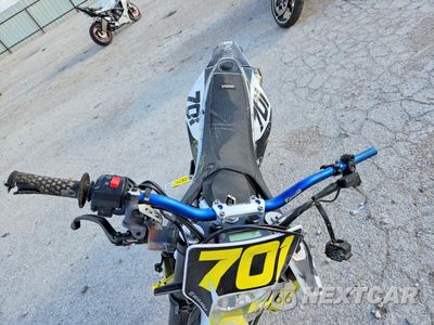 Piąte zdjęcie samochodu w środku: 2018 HUSQVARNA SUPERMOTO 701 DIRT BIKE VIN:VBKUSV400JM717445 - miniatura