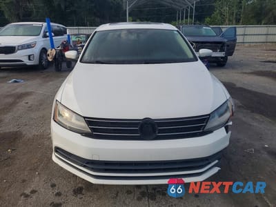 Piąte zdjęcie samochodu w środku: 2017 VOLKSWAGEN JETTA SE VIN:3VWDB7AJ9HM234154 - miniatura