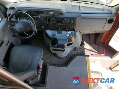 Zdjęcie 8 z 14 samochodu: 2019 FORD ECONOLINE E350 SUPER DUTY CUTAWAY VAN VIN:1FDEE3FS2KDC19132 - miniatura