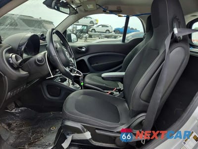 Zdjęcie 7 z 12 samochodu: 2019 SMART FORTWO VIN:WMEFJ9BA9KK367442 - miniatura