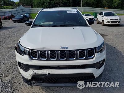 Piąte zdjęcie samochodu w środku: 2025 JEEP COMPASS LATITUDE VIN:3C4NJDBN2ST549482 - miniatura