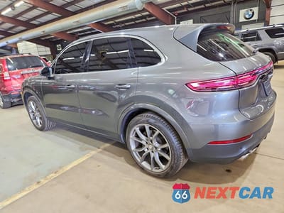 Drugie zdjęcie samochodu z przodu: 2019 PORSCHE CAYENNE S VIN:WP1AB2AY2KDA62492 - miniatura