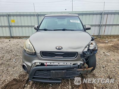 Piąte zdjęcie samochodu w środku: 2013 KIA SOUL BASE VIN:KNDJT2A52D7517072 - miniatura