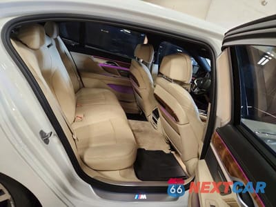Zdjęcie 10 z 13 samochodu: 2017 BMW 740 I VIN:WBA7E2C39HG740616 - miniatura