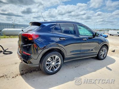 Trzecie zdjęcie samochodu z tyłu: 2023 BUICK ENCORE GX ESSENCE AW VIN:KL4MMESL7PB077046 - miniatura