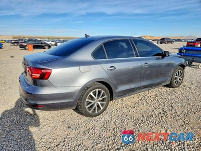 Trzecie zdjęcie samochodu z tyłu: 2017 VOLKSWAGEN JETTA SE VIN:3VWDB7AJ8HM270708 - miniatura