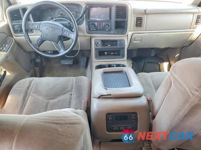 Zdjęcie 8 z 13 samochodu: 2004 CHEVROLET SUBURBAN C1500 VIN:1GNEC16Z74J313207 - miniatura