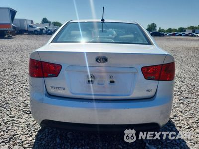 Zdjęcie 6 z 12 samochodu: 2013 KIA FORTE EX VIN:KNAFU4A22D5692449 - miniatura