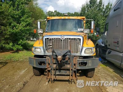 Piąte zdjęcie samochodu w środku: 2003 INTERNATIONAL 7400 DUMP TRUCK VIN:1HTWDAARX3J076750 - miniatura