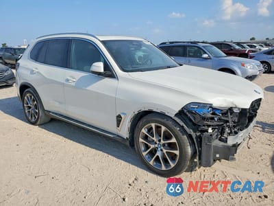 Czwarte zdjęcie samochodu z boku: 2024 BMW X5 XDRIVE50E VIN:5UX43EU04R9U07861 - miniatura