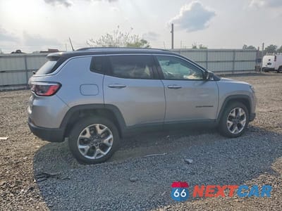 Trzecie zdjęcie samochodu z tyłu: 2022 JEEP COMPASS LIMITED VIN:3C4NJDCB9NT113821 - miniatura