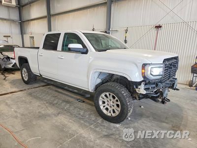 Czwarte zdjęcie samochodu z boku: 2018 GMC SIERRA K1500 SLE VIN:3GTU2MEC9JG330674 - miniatura