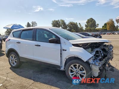 Czwarte zdjęcie samochodu z boku: 2017 FORD ESCAPE S VIN:1FMCU0F75HUC95831 - miniatura