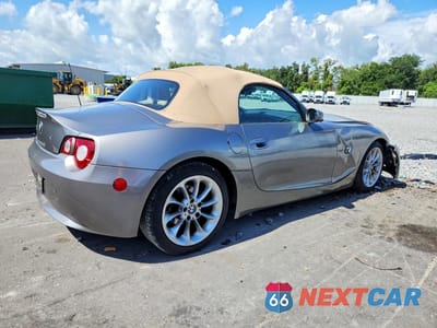 Trzecie zdjęcie samochodu z tyłu: 2005 BMW Z4 2.5 VIN:4USBT33515LS58679 - miniatura
