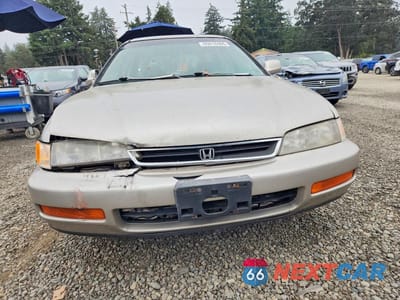 Piąte zdjęcie samochodu w środku: 1997 HONDA ACCORD LX VIN:1HGCE1821VA000439 - miniatura