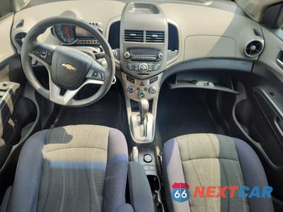 Zdjęcie 8 z 12 samochodu: 2012 CHEVROLET SONIC LT VIN:1G1JC6SH5C4205627 - miniatura