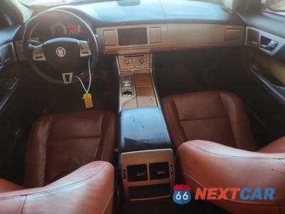 Zdjęcie 8 z 12 samochodu: 2010 JAGUAR XF SUPERCHARGED VIN:SAJWA0HE8AMR65207 - miniatura