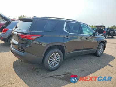 Trzecie zdjęcie samochodu z tyłu: 2022 CHEVROLET TRAVERSE LT VIN:1GNEVGKW3NJ191021 - miniatura