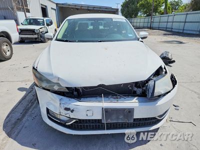 Piąte zdjęcie samochodu w środku: 2015 VOLKSWAGEN PASSAT S VIN:1VWAS7A37FC080840 - miniatura