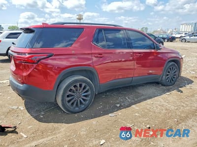 Trzecie zdjęcie samochodu z tyłu: 2022 CHEVROLET TRAVERSE RS VIN:1GNERJKW9NJ125865 - miniatura