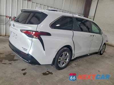 Trzecie zdjęcie samochodu z tyłu: 2024 TOYOTA SIENNA PLATINUM 7-PASSENGER VIN:5TDESKFCXRS127295 - miniatura
