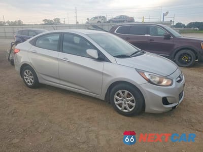 Czwarte zdjęcie samochodu z boku: 2013 HYUNDAI ACCENT GLS VIN:KMHCT4AE3DU335639 - miniatura