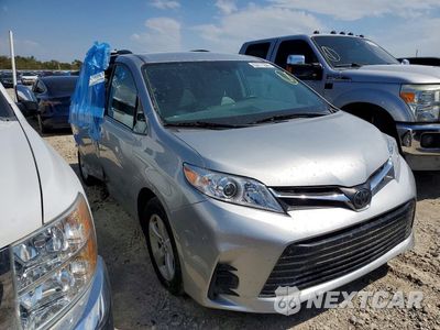 Czwarte zdjęcie samochodu z boku: 2019 TOYOTA SIENNA LE VIN:5TDKZ3DC5KS015940 - miniatura