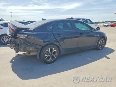 Trzecie zdjęcie samochodu z tyłu: 2019 KIA FORTE LXS VIN:3KPF24AD1KE011581 - miniatura