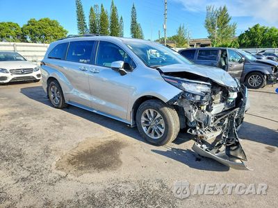 Czwarte zdjęcie samochodu z boku: 2025 TOYOTA SIENNA XLE 8-PASSENGER VIN:5TDYRKEC7SS262752 - miniatura