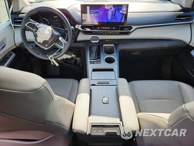 Zdjęcie 8 z 12 samochodu: 2025 TOYOTA SIENNA XLE 8-PASSENGER VIN:5TDYRKEC7SS262752 - miniatura