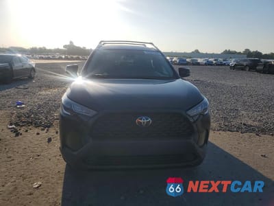 Piąte zdjęcie samochodu w środku: 2022 TOYOTA COROLLA CROSS LE VIN:7MUCAABG2NV021436 - miniatura