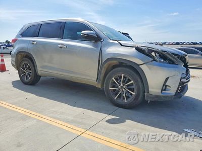 Czwarte zdjęcie samochodu z boku: 2018 TOYOTA HIGHLANDER XLE VIN:5TDKZRFH5JS537218 - miniatura