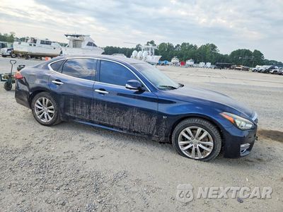 Czwarte zdjęcie samochodu z boku: 2018 INFINITI Q70 3.7 LUXE VIN:JN1BY1AP7JM180108 - miniatura