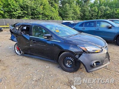 Czwarte zdjęcie samochodu z boku: 2012 FORD FOCUS TITANIUM VIN:1FAHP3N29CL118082 - miniatura