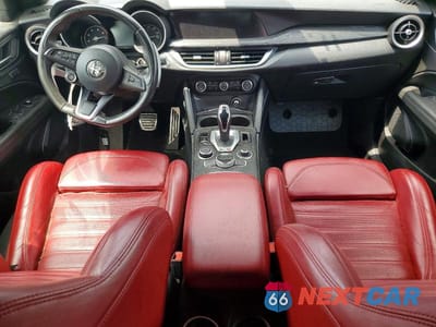 Zdjęcie 8 z 13 samochodu: 2022 ALFA ROMEO STELVIO VIN:ZASPAKAN9N7D30629 - miniatura