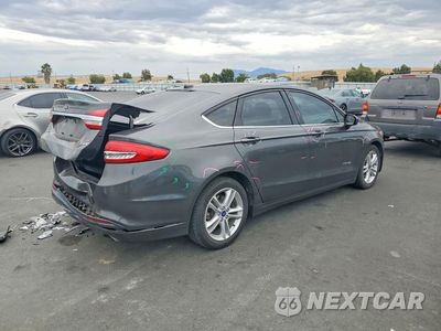 Trzecie zdjęcie samochodu z tyłu: 2018 FORD FUSION SE HYBRID VIN:3FA6P0LU6JR138279 - miniatura