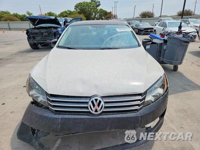 Piąte zdjęcie samochodu w środku: 2015 VOLKSWAGEN PASSAT SE VIN:1VWBS7A33FC054689 - miniatura