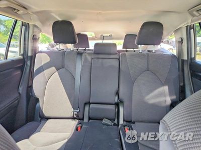 Zdjęcie 10 z 13 samochodu: 2024 TOYOTA HIGHLANDER LE VIN:5TDKDRBH8RS550769 - miniatura