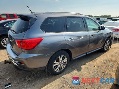 Trzecie zdjęcie samochodu z tyłu: 2018 NISSAN PATHFINDER SV VIN:5N1DR2MM1JC670099 - miniatura