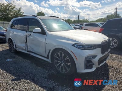 Czwarte zdjęcie samochodu z boku: 2019 BMW X7 XDRIVE50I VIN:5UXCX4C59KLS37061 - miniatura