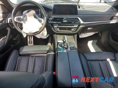 Zdjęcie 8 z 13 samochodu: 2019 BMW M550XI VIN:WBAJB9C57KB464465 - miniatura
