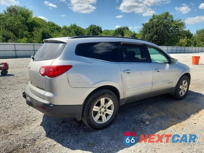 Trzecie zdjęcie samochodu z tyłu: 2010 CHEVROLET TRAVERSE LT VIN:1GNLVFED4AS102573 - miniatura