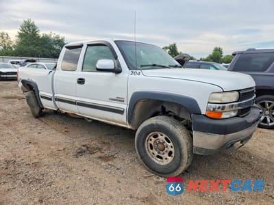 Czwarte zdjęcie samochodu z boku: 2002 CHEVROLET SILVERADO K2500 HEAVY DUTY VIN:1GCHK29162E193880 - miniatura