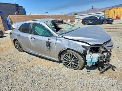 Czwarte zdjęcie samochodu z boku: 2021 TOYOTA CAMRY SE VIN:4T1G11AK1MU464751 - miniatura