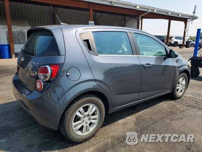 Trzecie zdjęcie samochodu z tyłu: 2013 CHEVROLET SONIC LT VIN:1G1JC6SB5D4139545 - miniatura