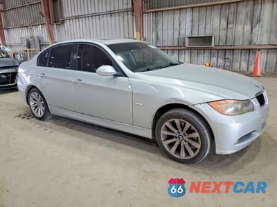 Czwarte zdjęcie samochodu z boku: 2006 BMW 325 I VIN:WBAVB13586PT21956 - miniatura